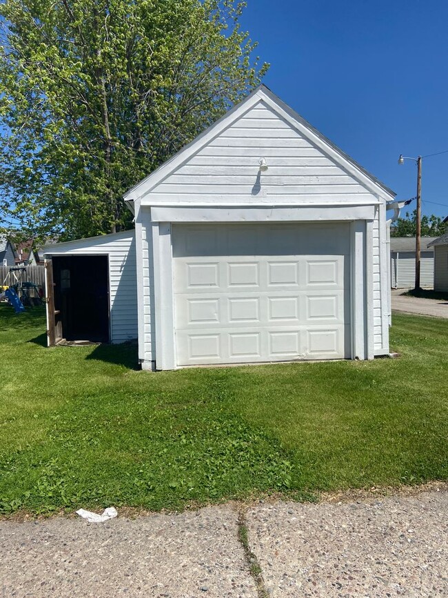 Foto del edificio - 2 bed 1 bath Moline house!