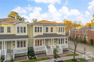 Building Photo - 304 W 38th St