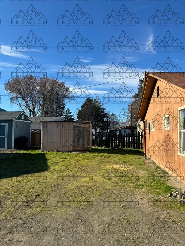 Building Photo - 408 Vista Dr