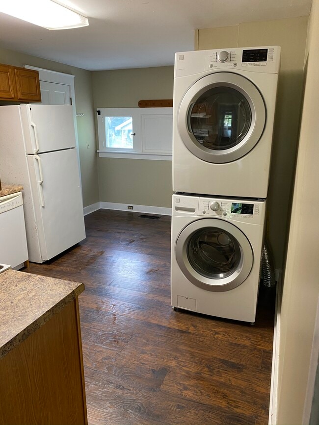 Kitchen/laundry - 60 West St