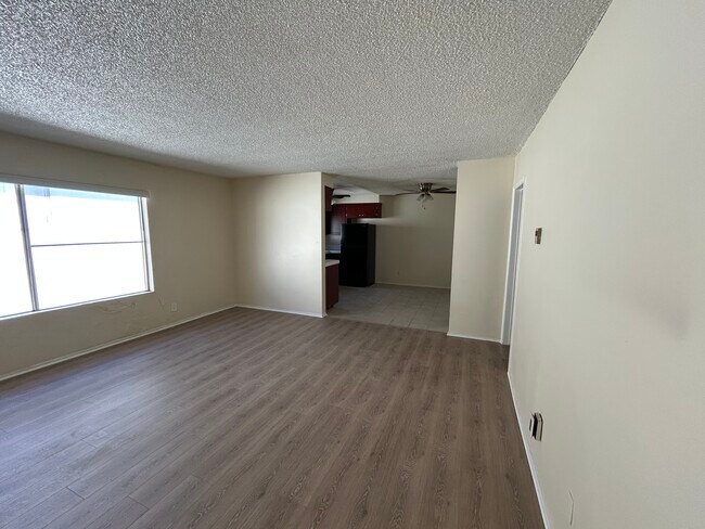 Building Photo - 548 Short St