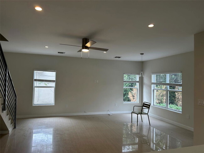 Foto del edificio - 420 SE 16th St