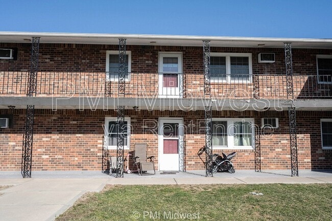 Building Photo - 140 Maple Park Dr