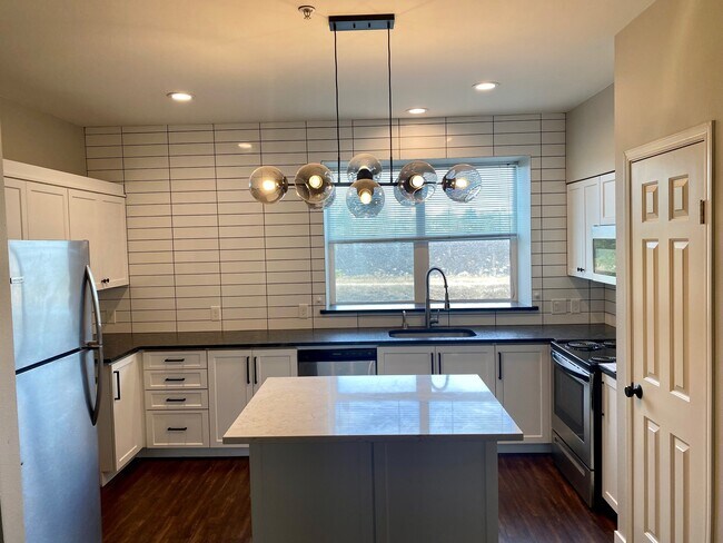Ktchen with Stainsteel Appliances - 1552 SE Cutter Ln