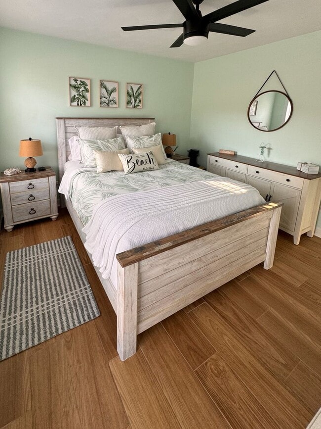 Building Photo - Beach house - 3 bed, 2.5 baths.
