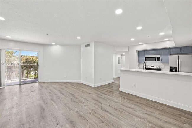 Foto del edificio - 470 S Park Rd