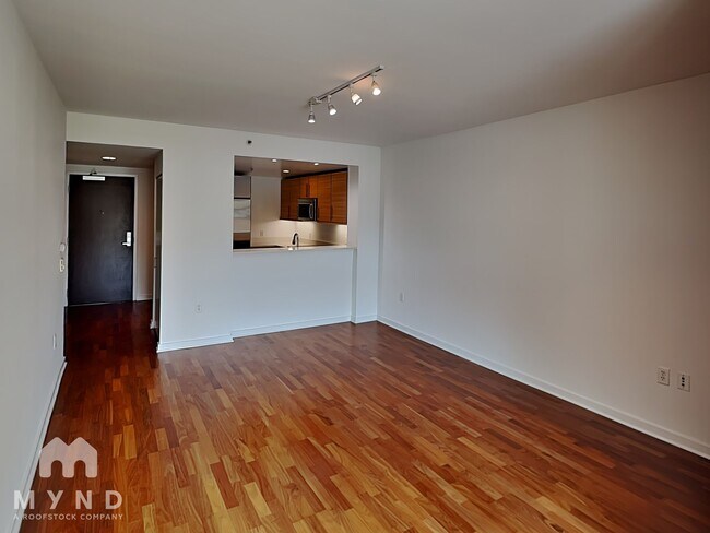 Building Photo - 555 4th St