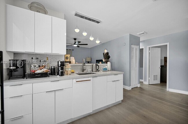 Foto del edificio - 3231 SW 25th St