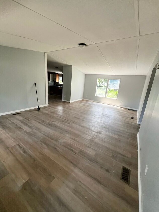 Foto principal - SPACIOUS 3BR/2BA Bushnell Home NO APPLICAT...