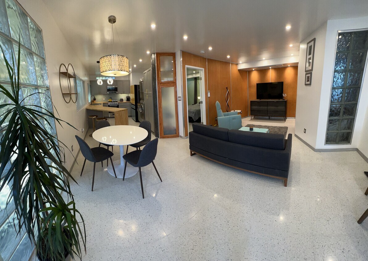 Primary Photo - 1031 N Palm Canyon Dr