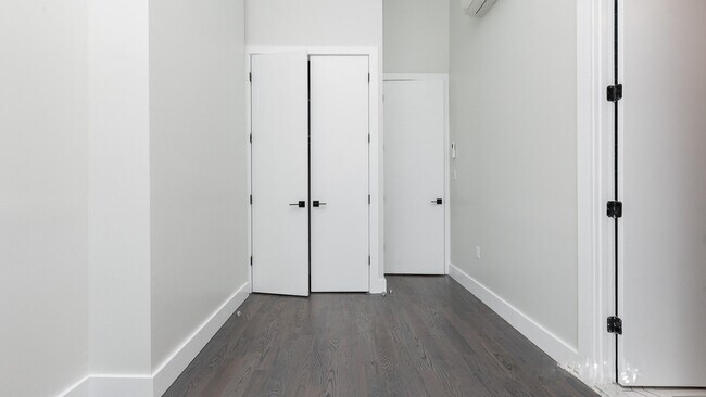 Building Photo - 225 Suydam St