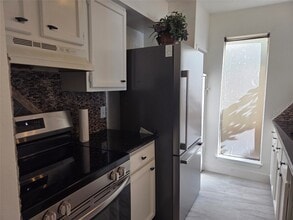 Building Photo - 10075 Westpark Dr