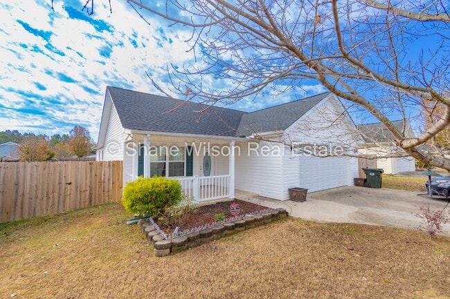 Building Photo - Charming 3-Bedroom Home Recently Renovated...