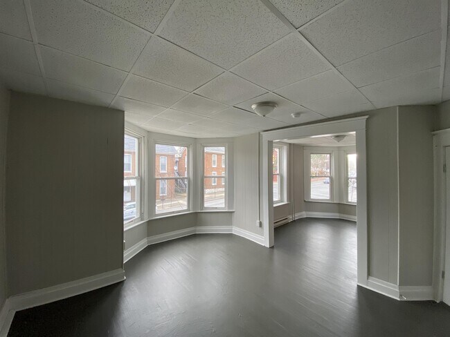 Building Photo - 208 W Main St