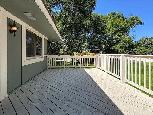 Building Photo - 7592 Zinnia Way N
