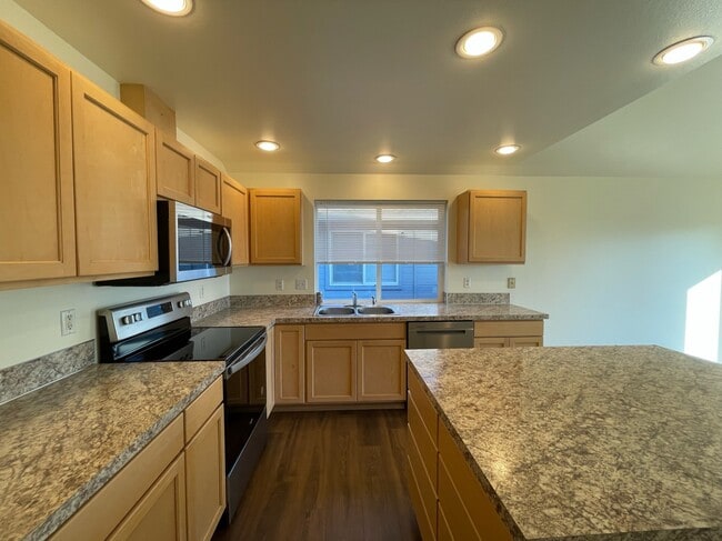 Building Photo - 200 N 41st St