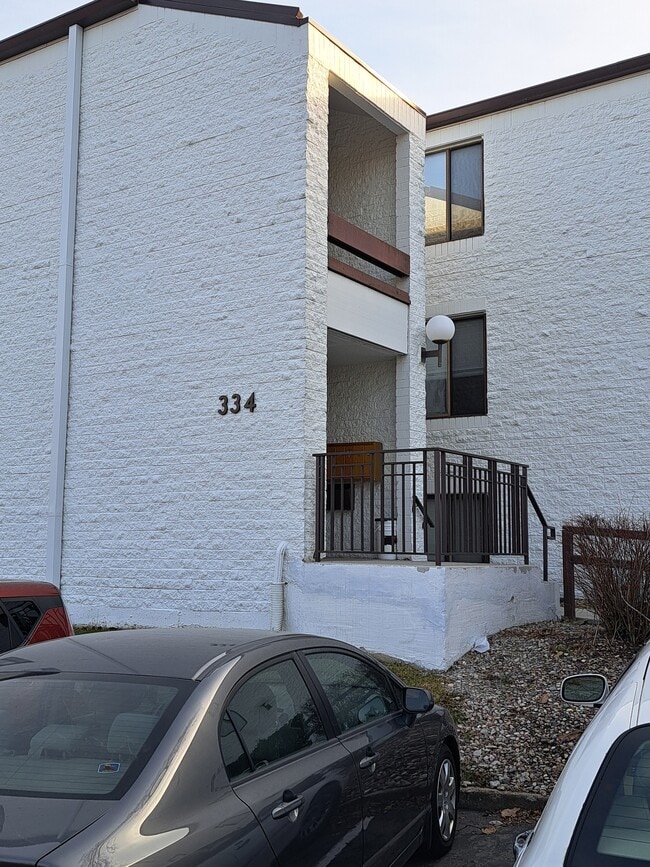 Building Photo - 334 W Miner St