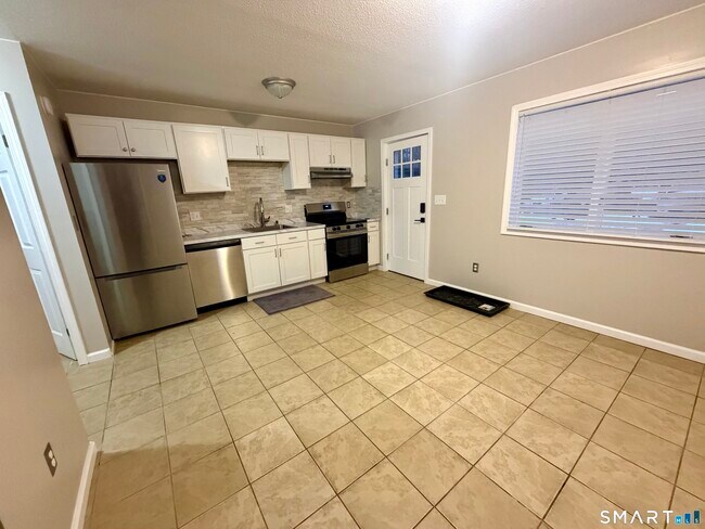 Foto del edificio - 21 Oak Ave Ext