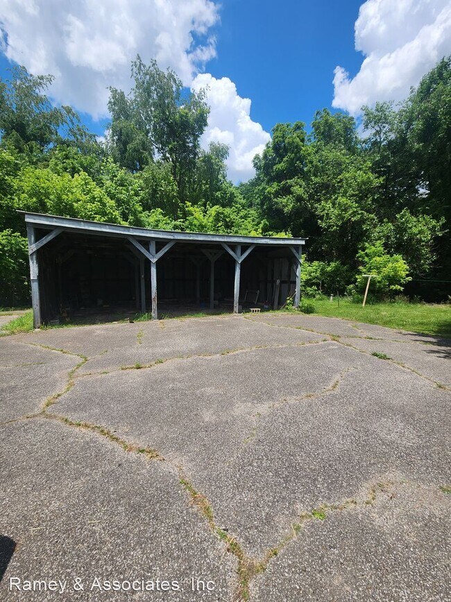 Foto del edificio - 3 br, 1 bath House - 10300 Blue Lick Road