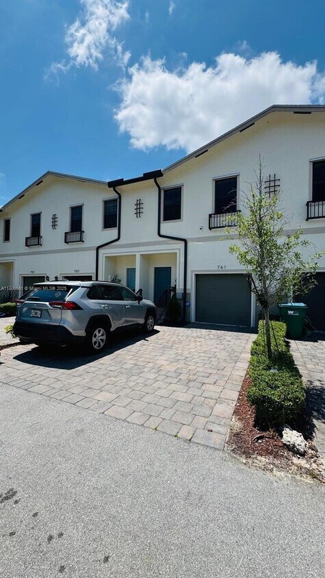 Foto principal - 761 SW 11th St