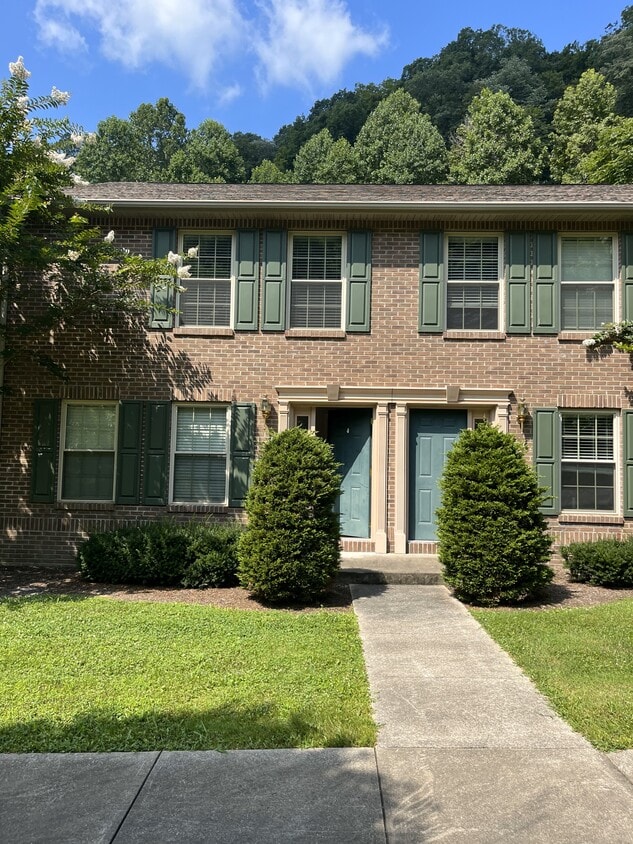 813 Cedar Creek Rd, Pikeville, KY 41501 Townhome Rentals in Pikeville