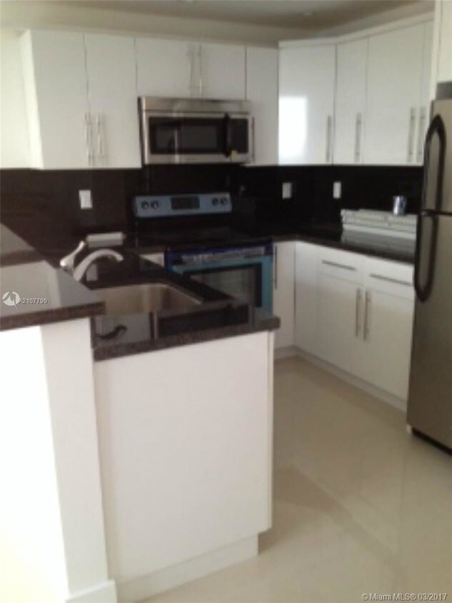 Foto principal - 2301 Collins Ave