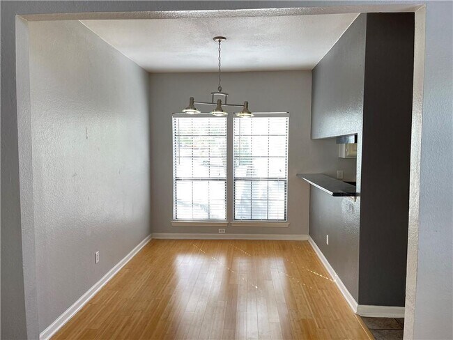 Building Photo - 3001 Cedar St