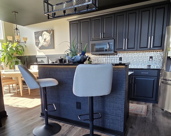 Building Photo - 1515 N Van Buren St