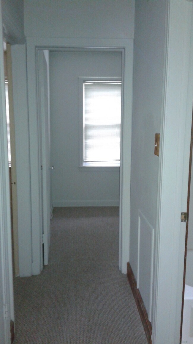Building Photo - 5073 Hubbard St
