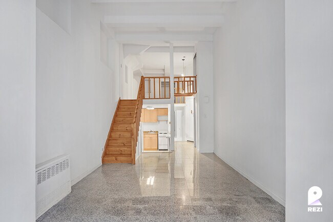 Building Photo - 228 E 81st St