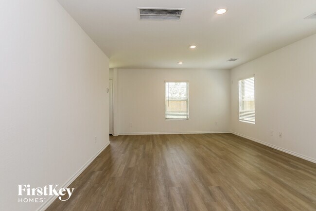 Foto del edificio - 838 Deerhurst Ln