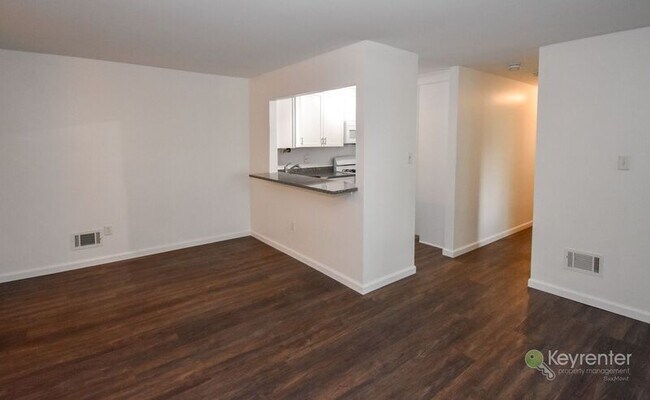 Building Photo - 115 Hickory Ct
