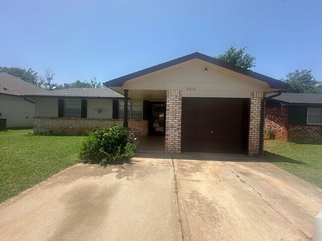 Foto del edificio - 4 Bed, 2 Bath house w/1 car garage