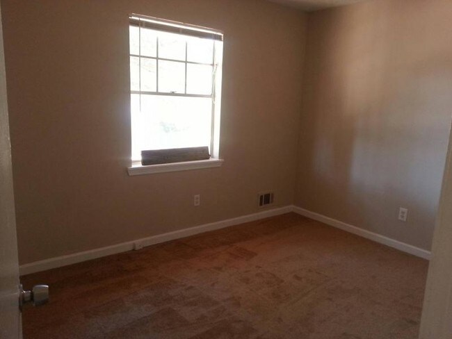 Foto del edificio - 8492 Peachtree Ln