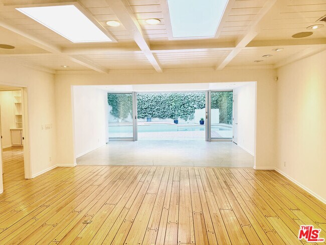 Foto del edificio - 4031 Hollyline Ave