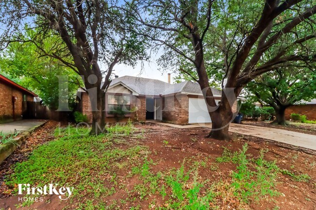 Building Photo - 3200 Creekwood Ln