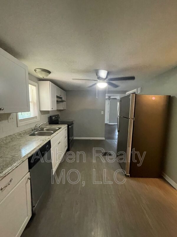 Building Photo - 5003 N Lister Ave