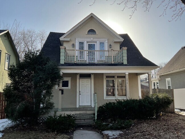 Building Photo - Updated 2 bedroom 2 bath in Mpls