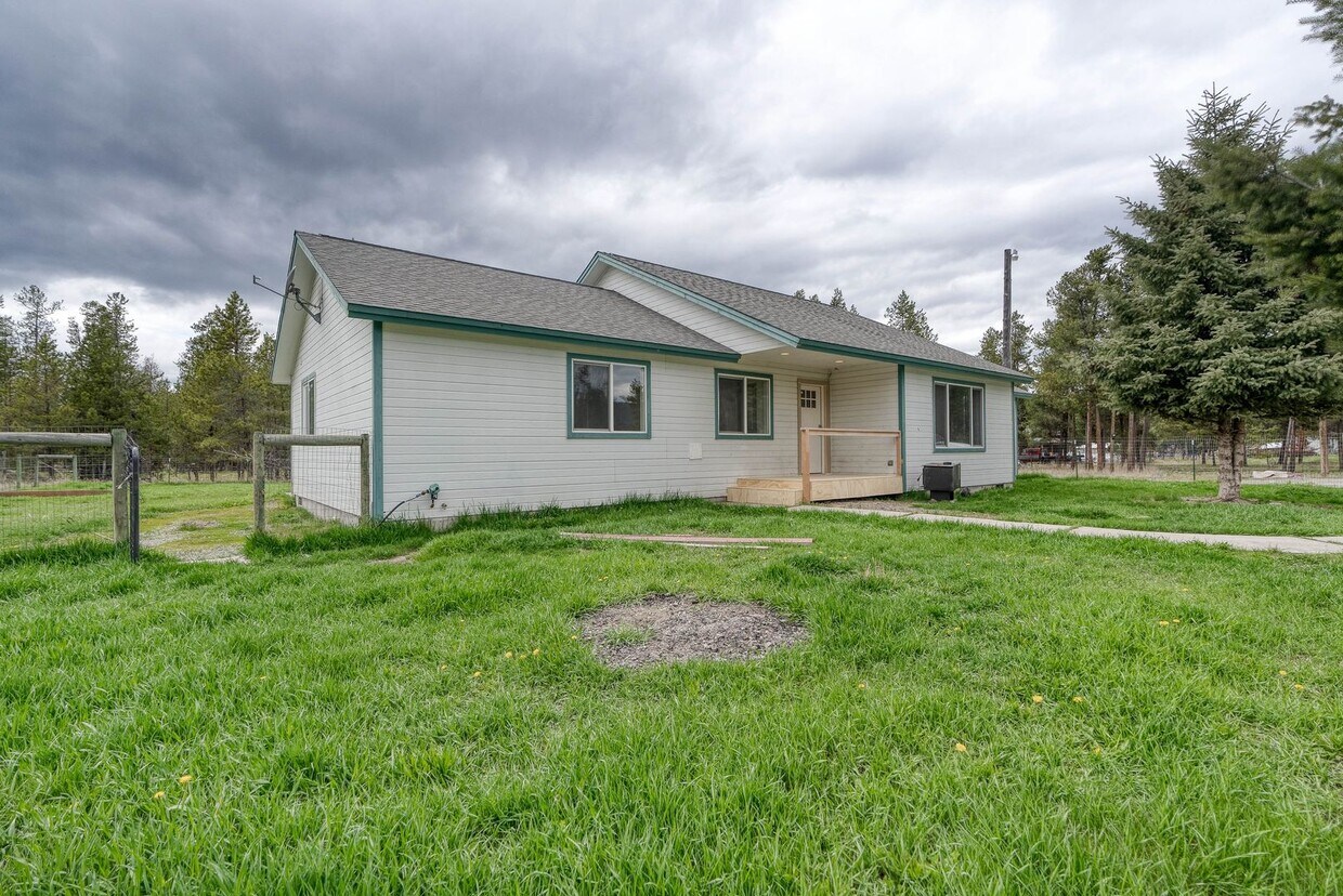 Primary Photo - Peaceful Country Living – Updated 4 Bed / ...