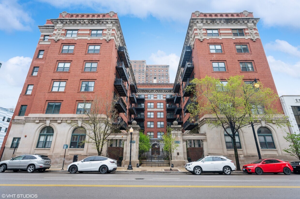 Primary Photo - 1439 S Michigan Ave