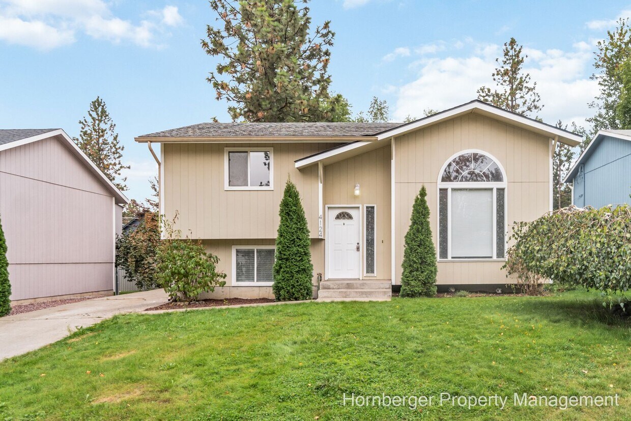 Foto principal - Recently Updated Single Family Home On The...