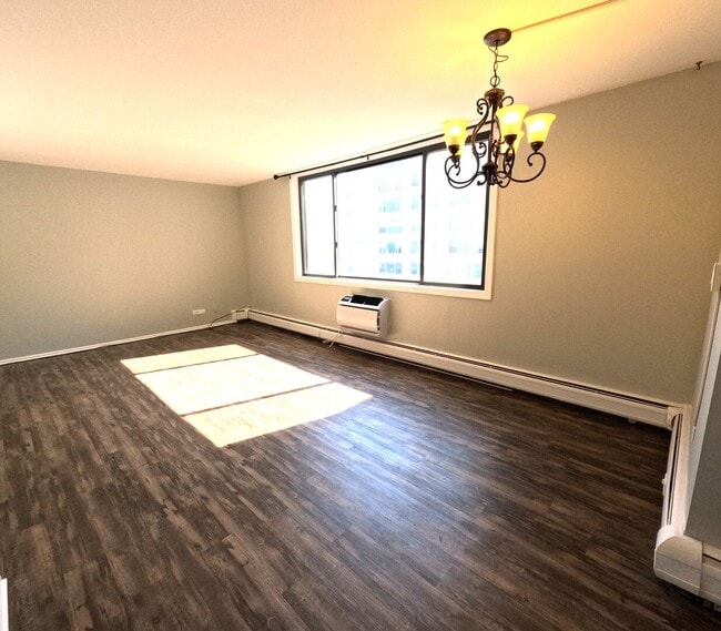 Building Photo - 6325 N Sheridan Rd