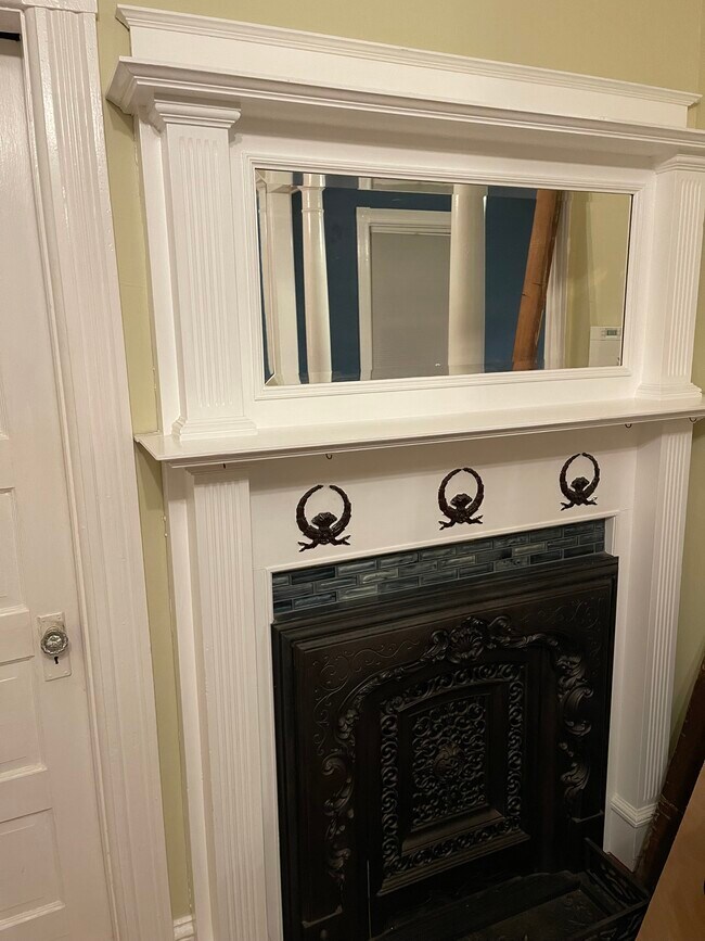Faux fireplace Dinning Room - 97 Waltham St