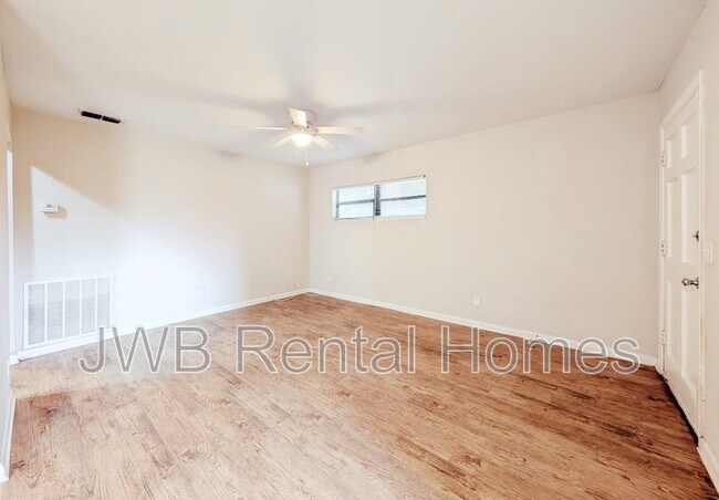 Building Photo - 7534 Strato Rd