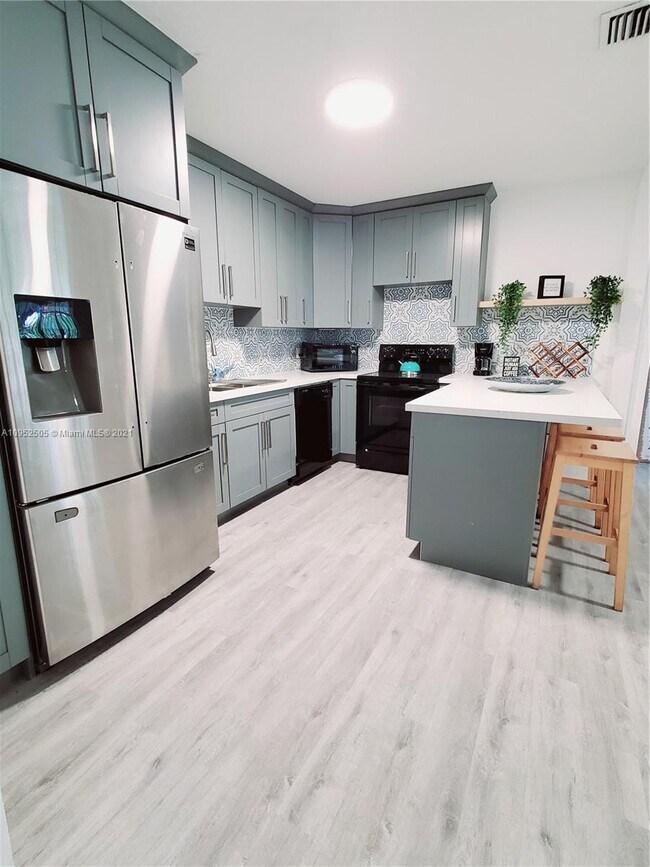 Foto del edificio - 99 NW 115th St