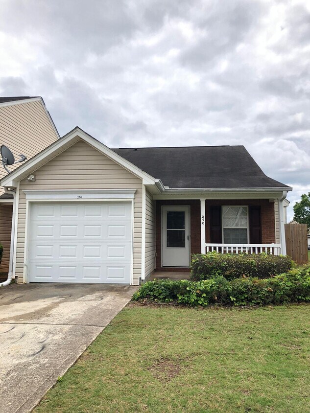 Foto principal - 270 Lakeside Cir