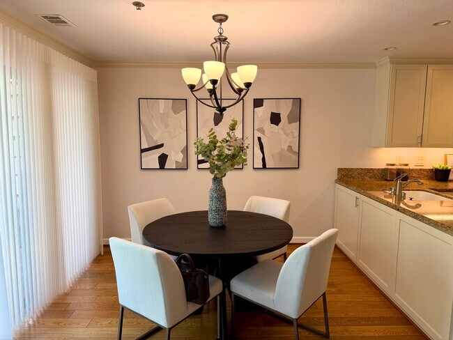 Foto del edificio - Luxury Condo in Heart of Downtown Los Gatos