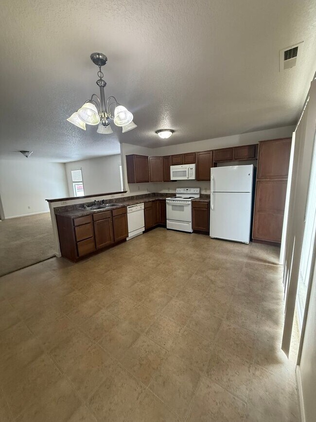 Foto del edificio - New 3 bedroom listing!