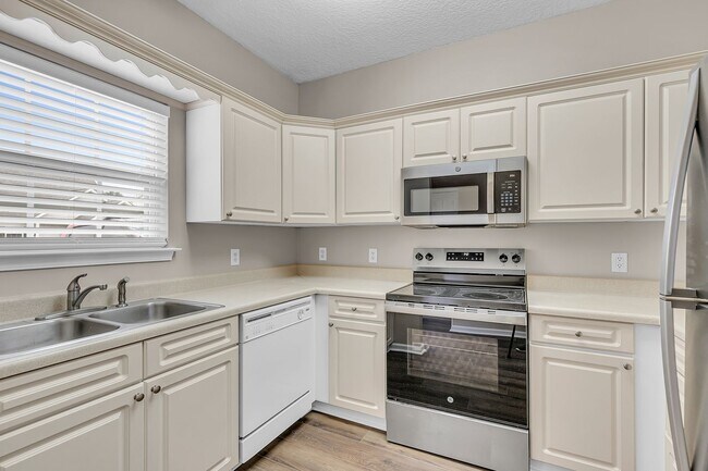 Building Photo - 3 Bedroom 2.5 Bathroom Townhome in Cypress...