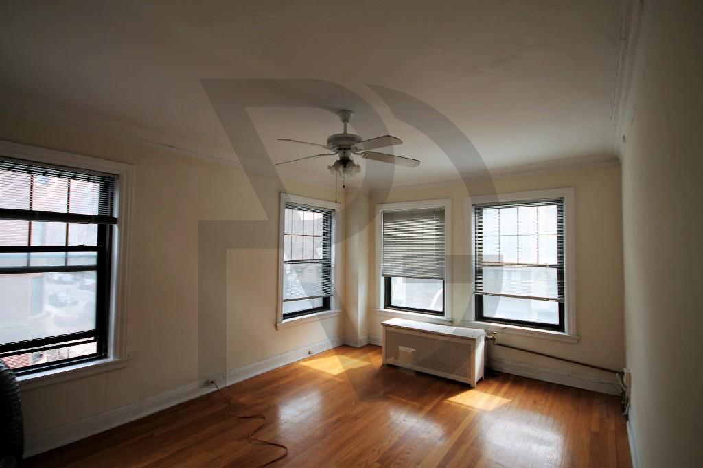 Primary Photo - 540 W Briar Pl